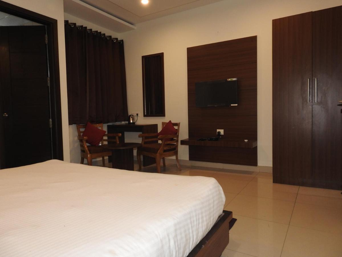 Hotel Aakash Residency Ντεχραντούν Εξωτερικό φωτογραφία
