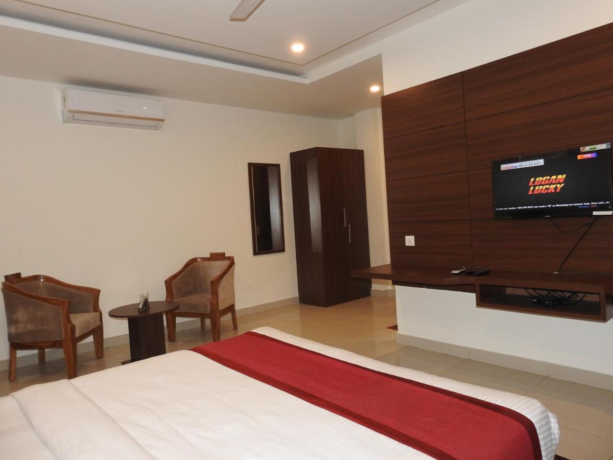Hotel Aakash Residency Ντεχραντούν Εξωτερικό φωτογραφία