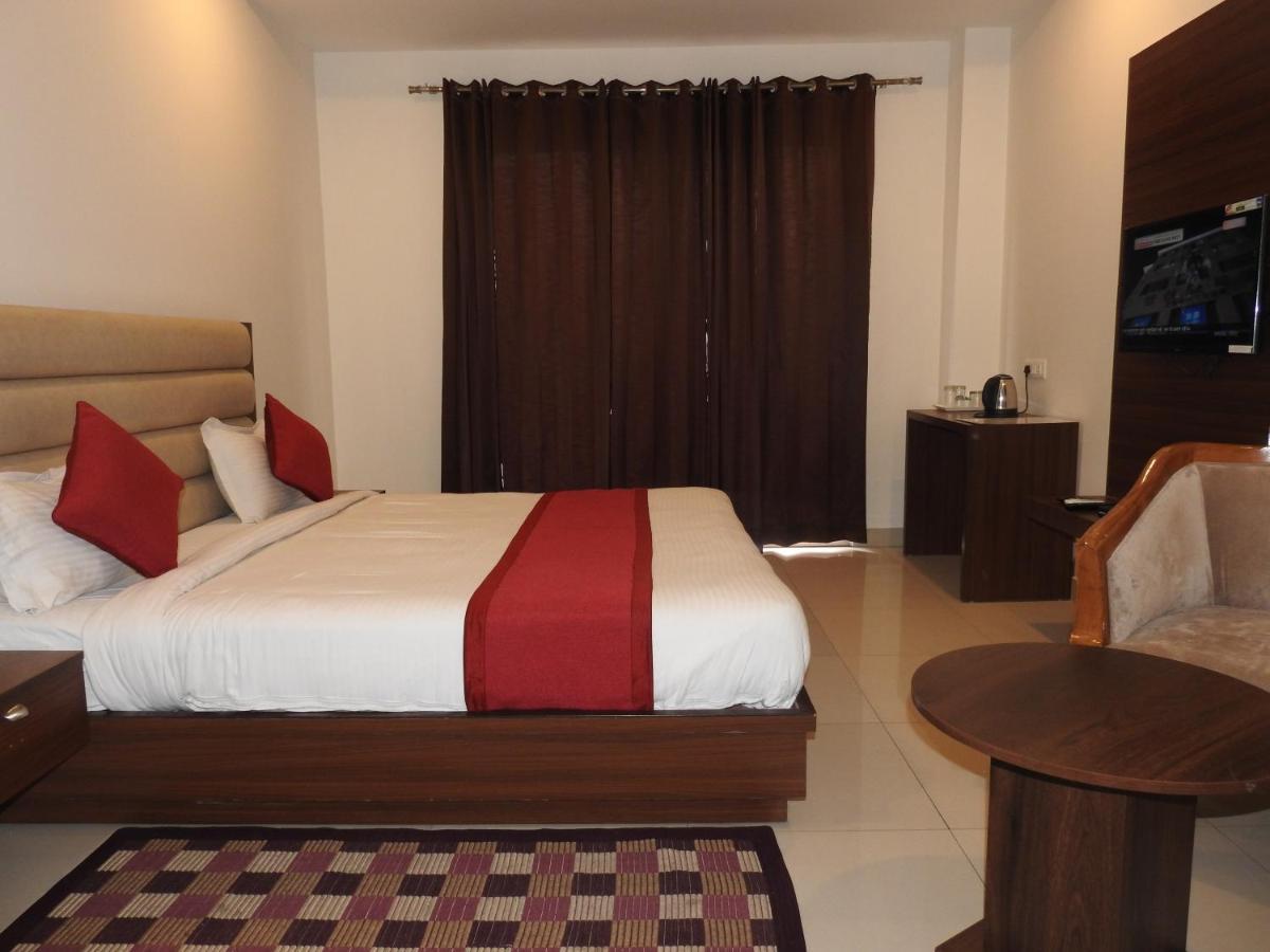 Hotel Aakash Residency Ντεχραντούν Εξωτερικό φωτογραφία