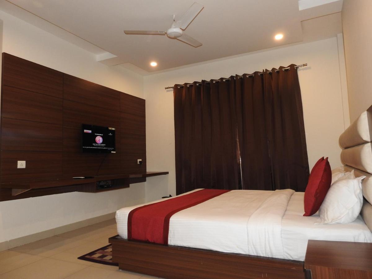 Hotel Aakash Residency Ντεχραντούν Εξωτερικό φωτογραφία