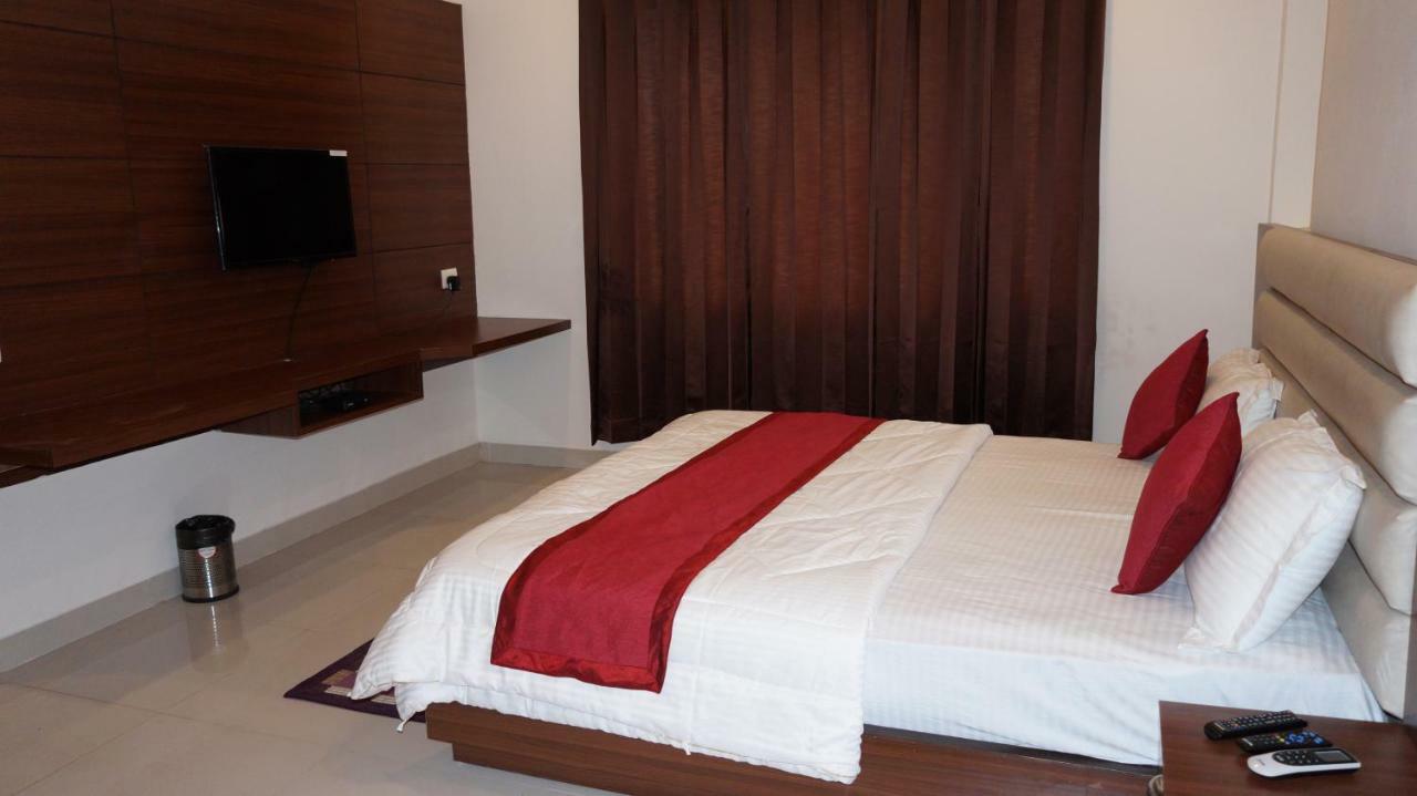 Hotel Aakash Residency Ντεχραντούν Εξωτερικό φωτογραφία