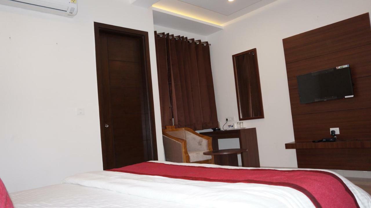 Hotel Aakash Residency Ντεχραντούν Εξωτερικό φωτογραφία