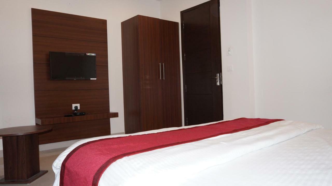 Hotel Aakash Residency Ντεχραντούν Εξωτερικό φωτογραφία